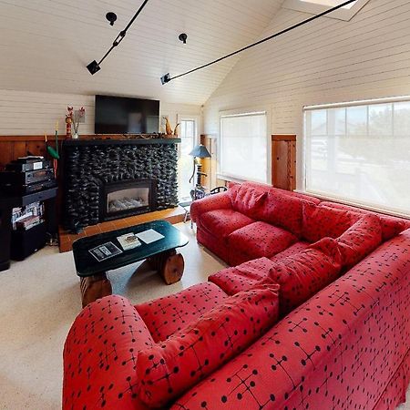 Wecoma Creekside Villa Линкън Сити Екстериор снимка