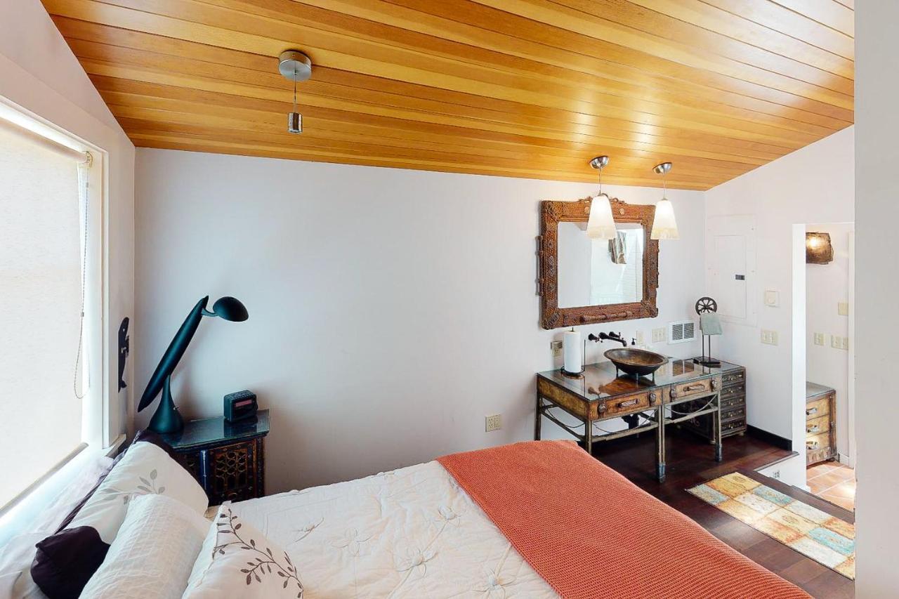 Wecoma Creekside Villa Линкън Сити Екстериор снимка
