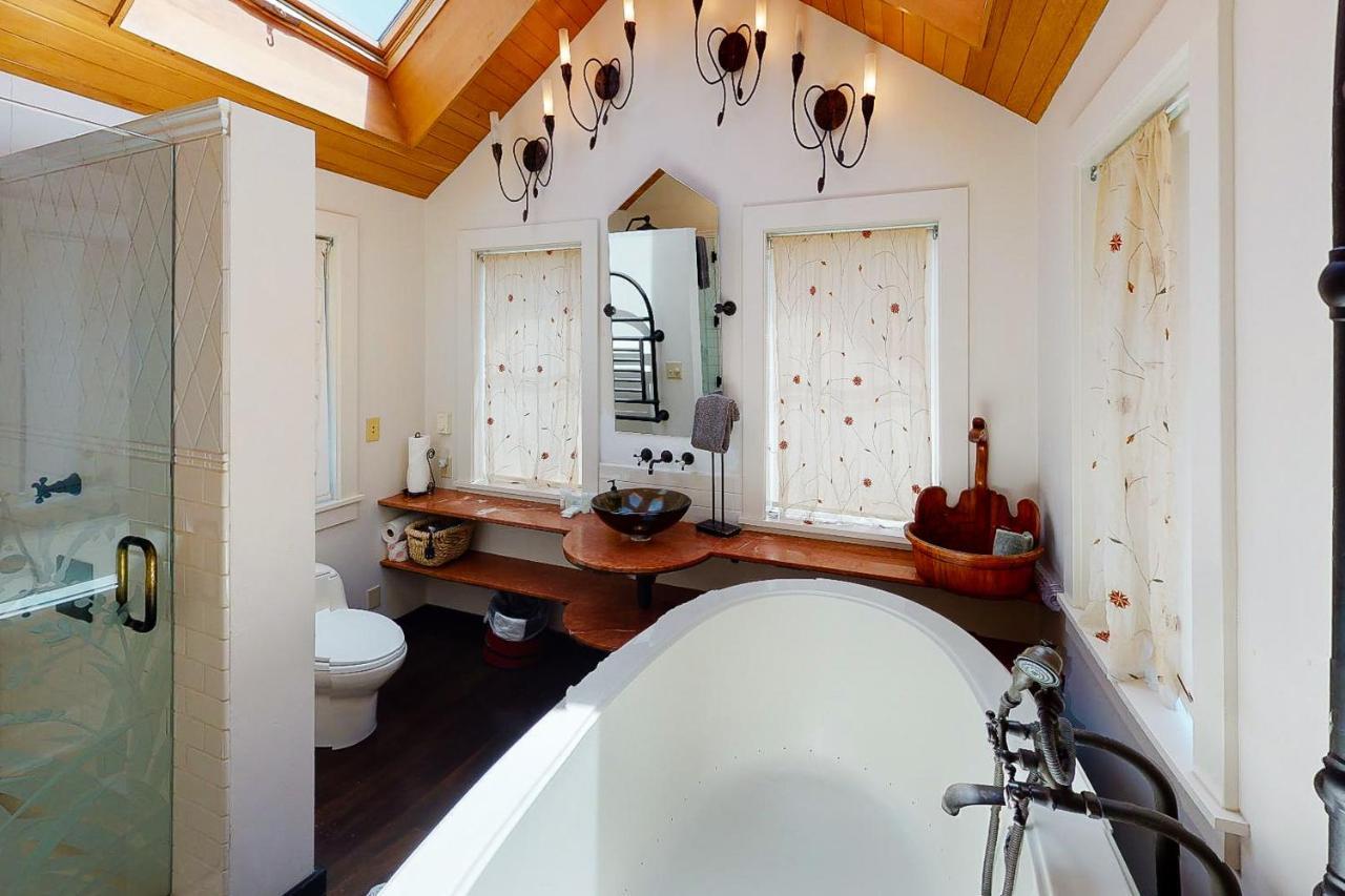 Wecoma Creekside Villa Линкън Сити Екстериор снимка