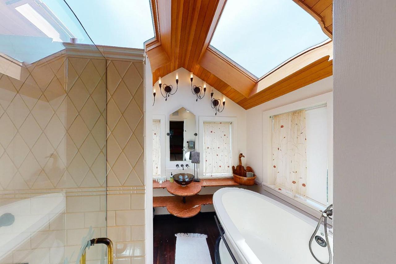 Wecoma Creekside Villa Линкън Сити Екстериор снимка