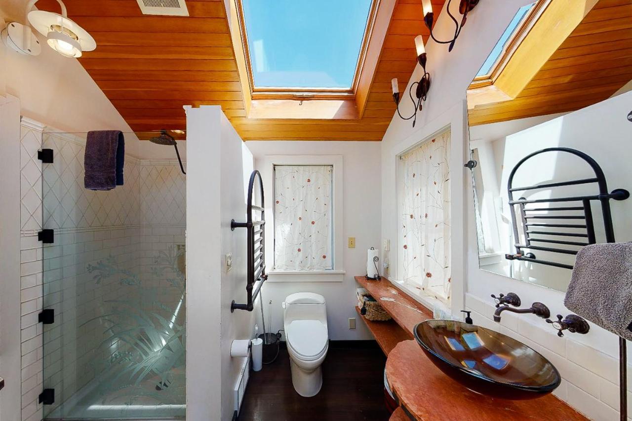 Wecoma Creekside Villa Линкън Сити Екстериор снимка