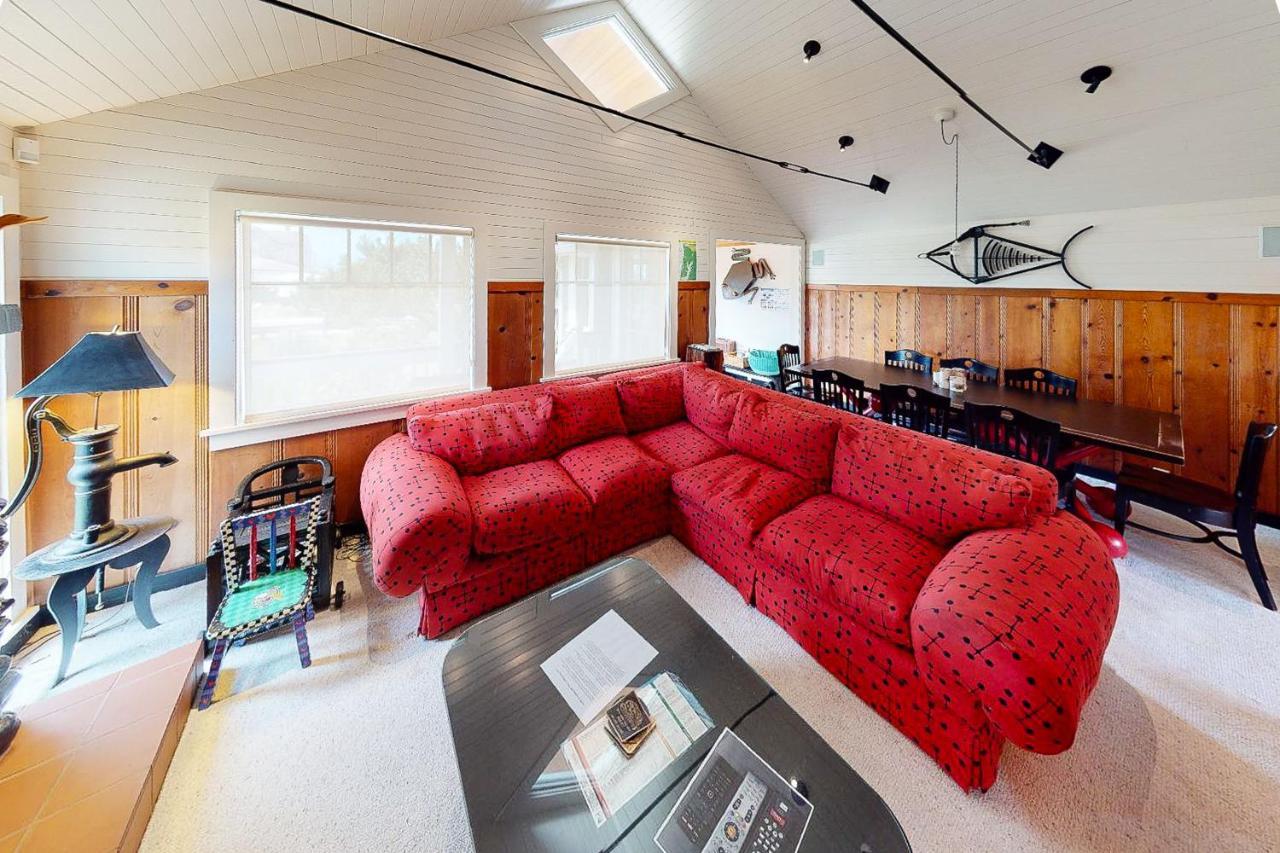 Wecoma Creekside Villa Линкън Сити Екстериор снимка