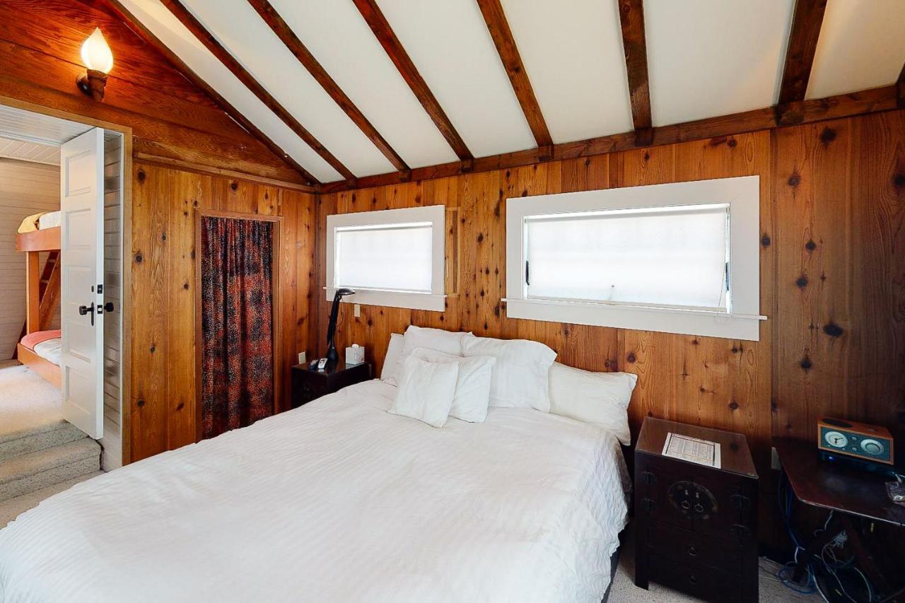 Wecoma Creekside Villa Линкън Сити Екстериор снимка