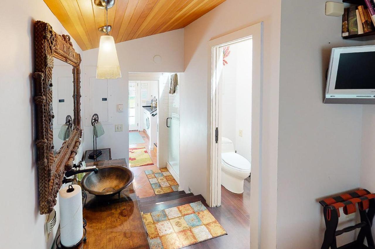 Wecoma Creekside Villa Линкън Сити Екстериор снимка