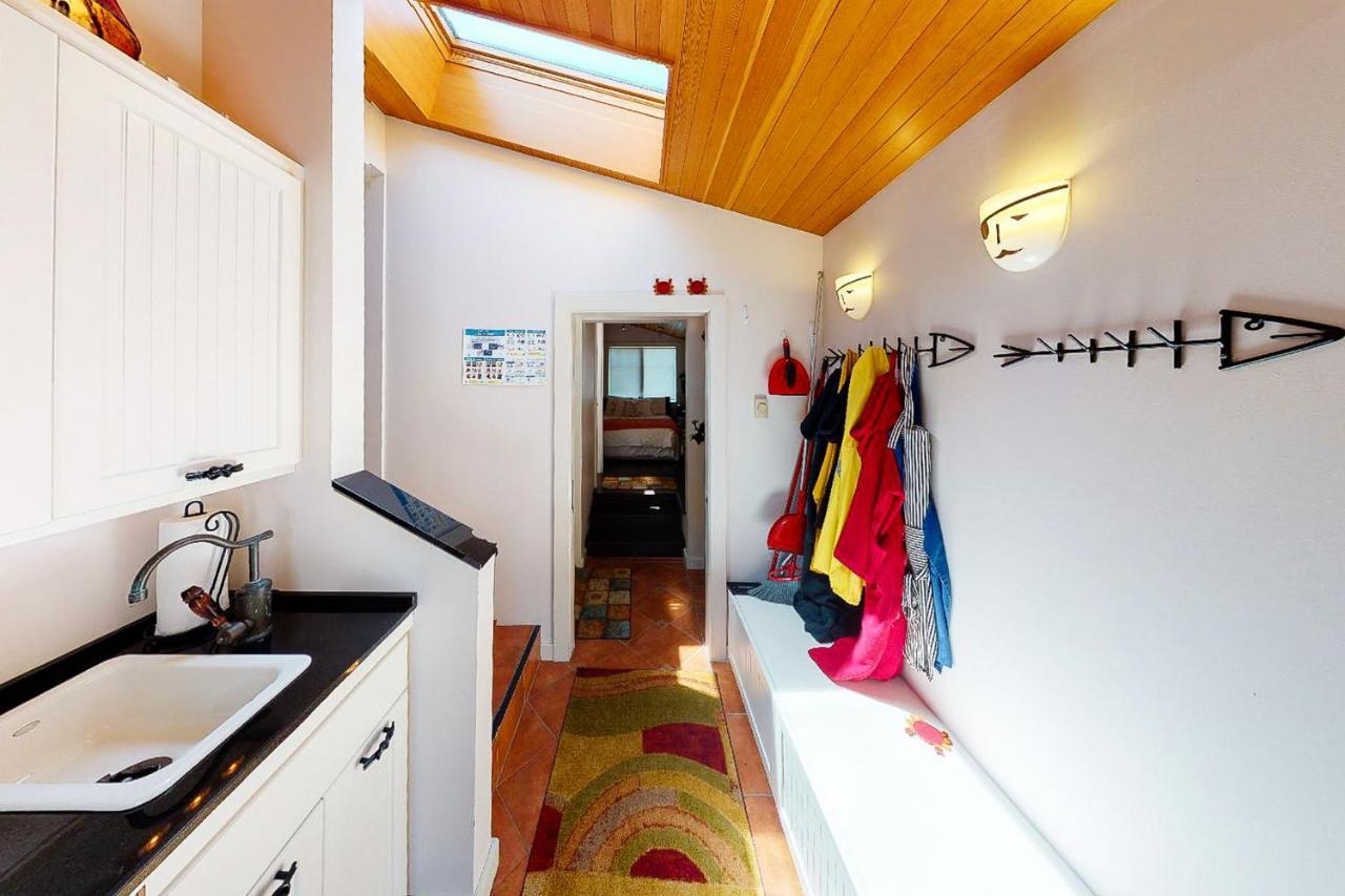 Wecoma Creekside Villa Линкън Сити Екстериор снимка