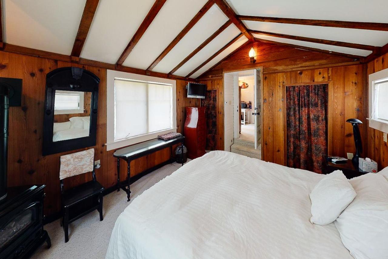 Wecoma Creekside Villa Линкън Сити Екстериор снимка