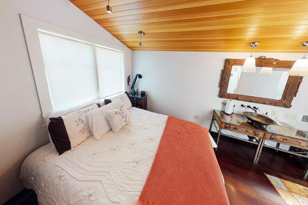 Wecoma Creekside Villa Линкън Сити Екстериор снимка